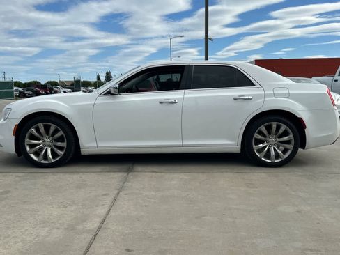 Used 2019 Chrysler 300 Limited RWD image 6
