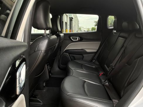 Used 2025 Jeep Compass Limited AWD/4WD image 12