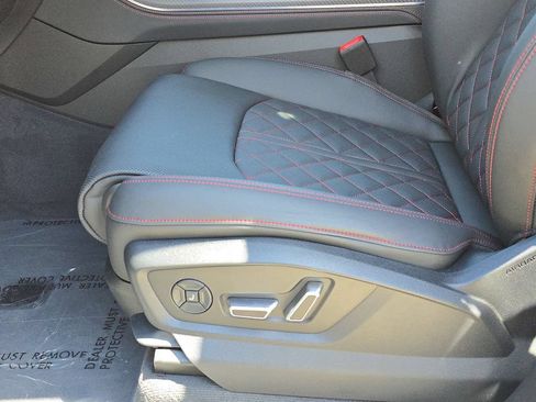 New 2026 Audi SQ8 Prestige AWD/4WD image 17