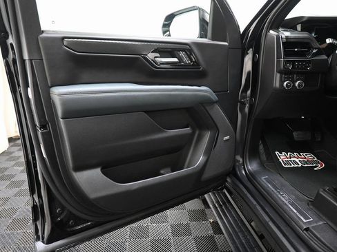 Used 2025 GMC Yukon XL AT4 w/ AT4 Premium Package AWD/4WD image 28