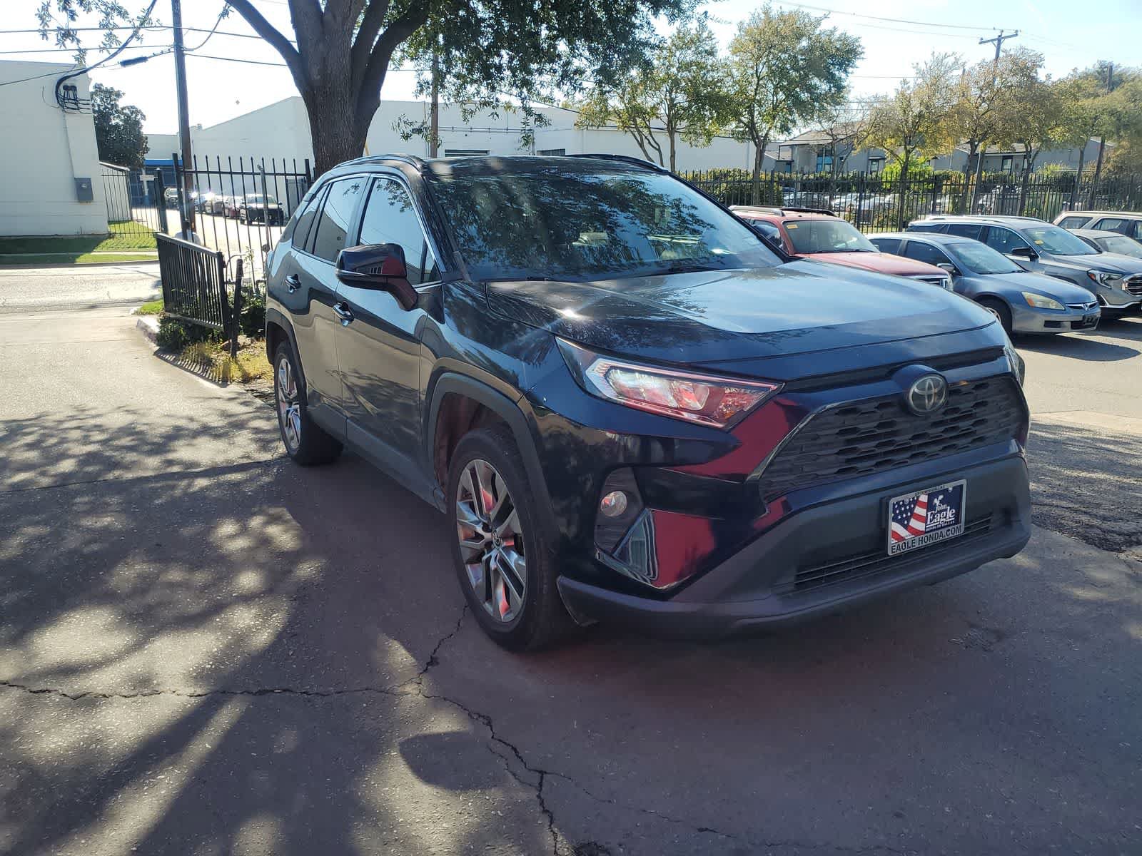 Used 2019 Toyota RAV4 XLE Premium FWD image 9