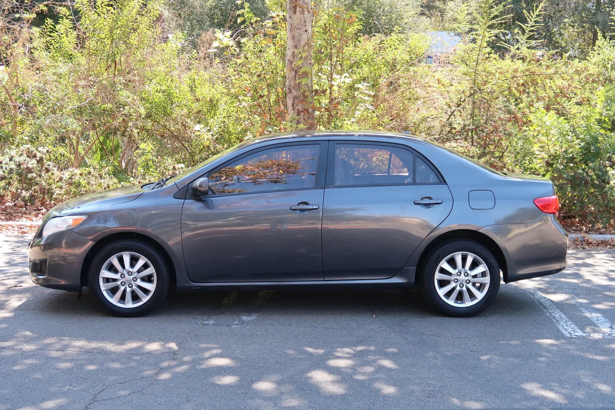 Used 2010 Toyota Corolla FWD image 5