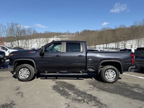 Used 2024 Chevrolet Silverado 2500 LT image 2