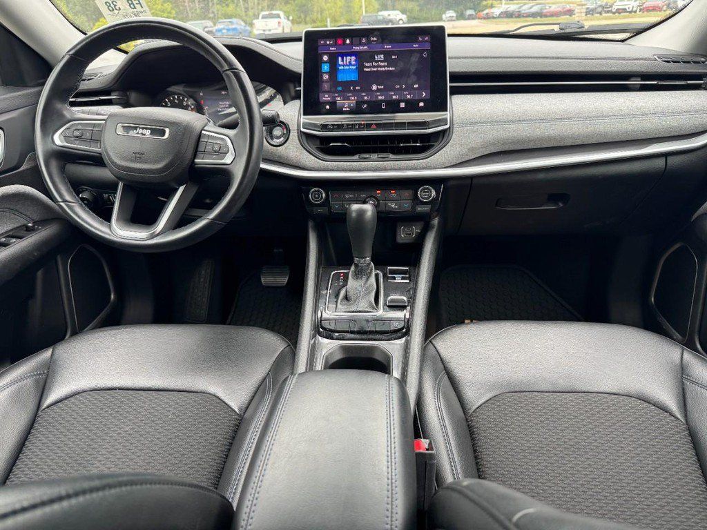 Used 2022 Jeep Compass Latitude w/ Convenience Group AWD/4WD image 14