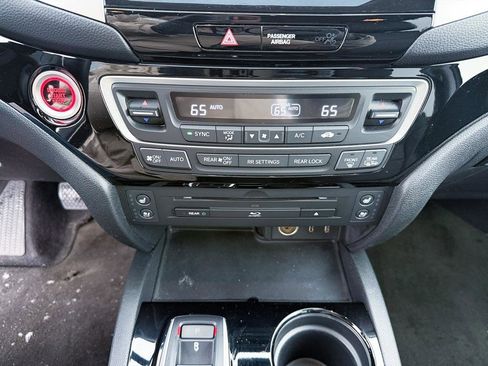 Used 2016 Honda Pilot Elite image 17