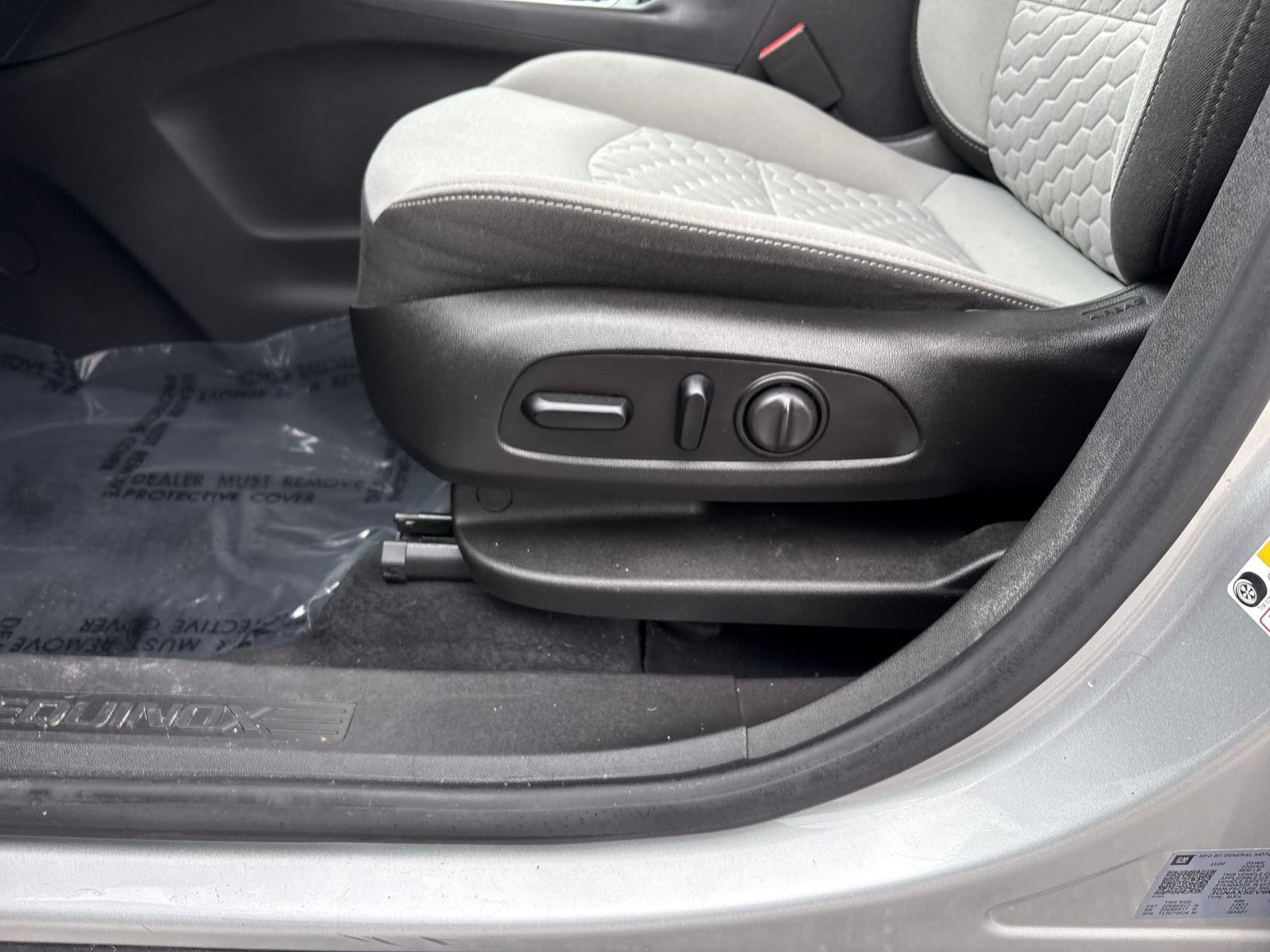 Used 2021 Chevrolet Equinox LS w/ LPO, Blackout Package AWD/4WD image 14