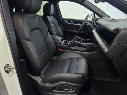 Certified 2025 Porsche Cayenne Coupe image 30