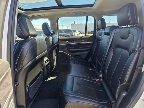 Used 2023 Jeep Grand Cherokee 4WD 4xe image 17