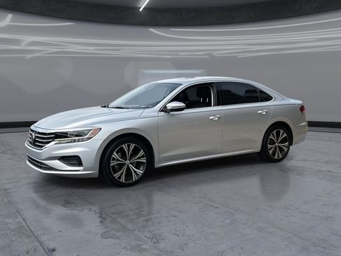 Used 2020 Volkswagen Passat 2.0T SEL FWD image 3