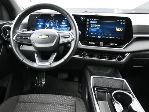 Used 2025 Chevrolet Equinox LT FWD image 19