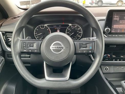 Used 2021 Nissan Rogue SV image 11