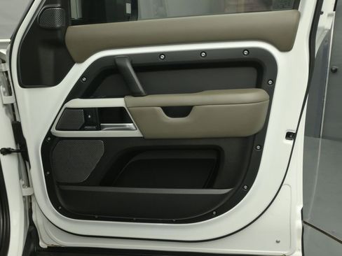 Used 2020 Land Rover Defender 110 HSE AWD/4WD image 23