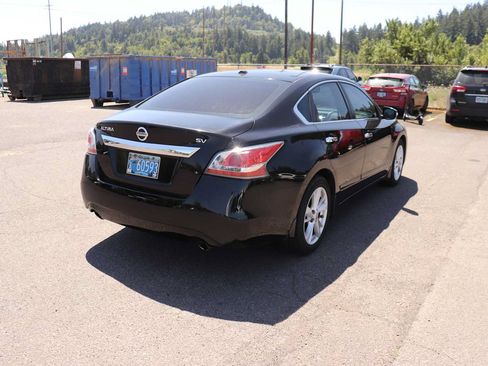 Used 2015 Nissan Altima 2.5 SV w/ Convenience Package FWD image 5