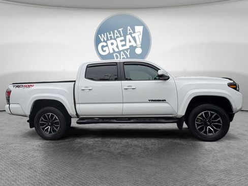 Used 2023 Toyota Tacoma TRD Sport AWD/4WD image 2