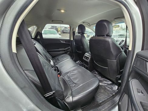Used 2017 Ford Edge SE image 10