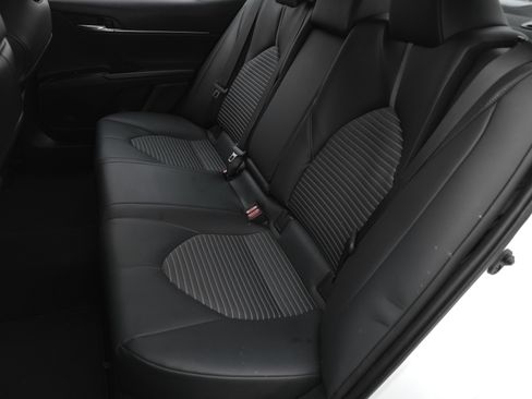 Used 2020 Toyota Camry SE image 21