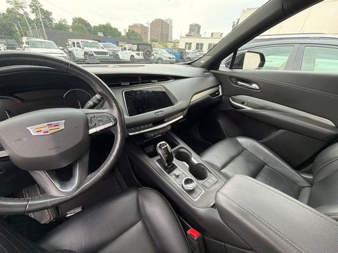 Used 2020 Cadillac XT4 Premium Luxury w/ Cold Weather Package AWD/4WD image 8