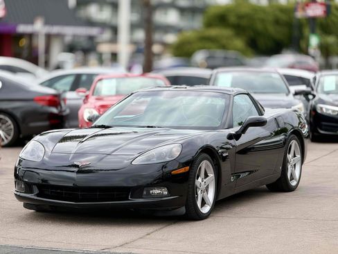 Used 2007 Chevrolet Corvette Coupe w/ Preferred Equipment Group RWD image 3