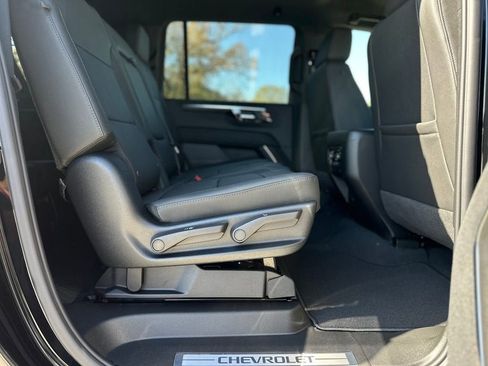 New 2026 Chevrolet Suburban LT w/ Comfort Package AWD/4WD image 24