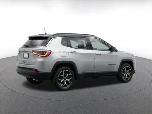 Used 2025 Jeep Compass Limited AWD/4WD image 9