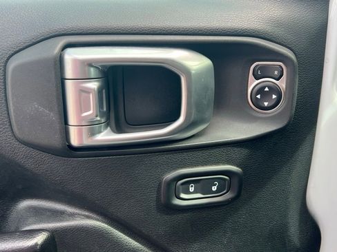 Used 2020 Jeep Wrangler Unlimited Willys image 27