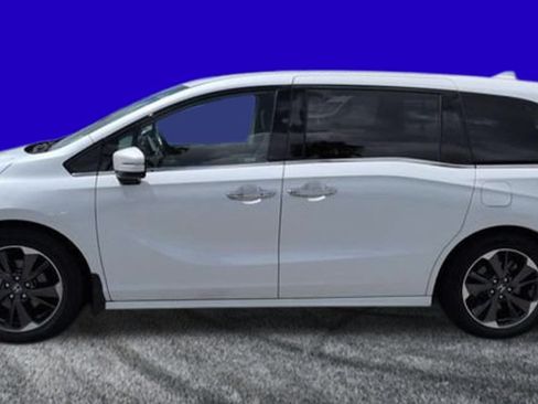 Used 2023 Honda Odyssey Elite image 3