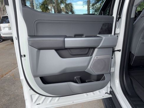 Used 2025 Ford F150 Lightning Flash image 31