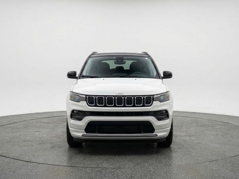 Used 2025 Jeep Compass Limited AWD/4WD image 2