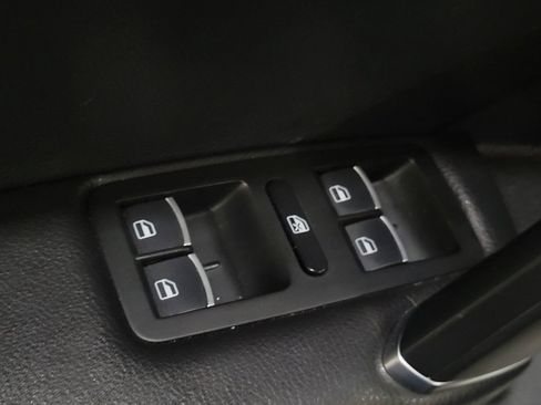 Used 2017 Volkswagen Passat 1.8T S image 27