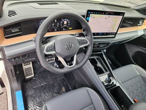 New 2026 Volkswagen Tiguan SEL R-Line AWD/4WD image 9
