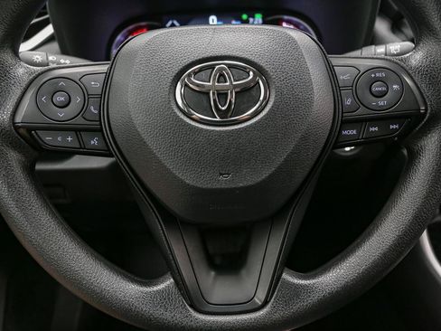 Used 2025 Toyota RAV4 XLE AWD/4WD image 33