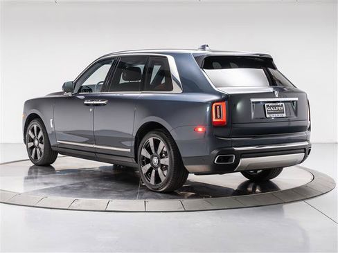 Used 2024 Rolls-Royce Cullinan AWD/4WD image 3