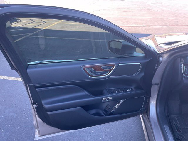 Used 2019 Lincoln Continental Premiere FWD image 18