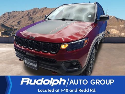 Used 2025 Jeep Compass Trailhawk image 1
