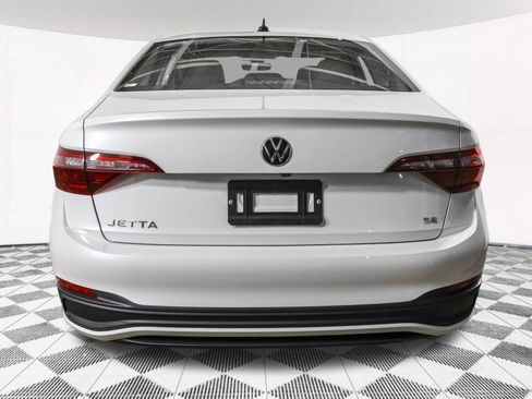 Used 2024 Volkswagen Jetta SE w/ Panoramic Sunroof Package FWD image 16