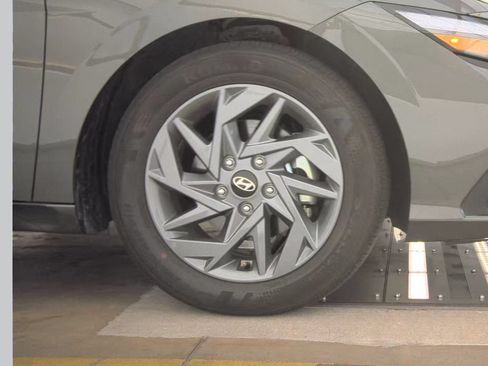 Used 2026 Hyundai Elantra Hybrid FWD image 26
