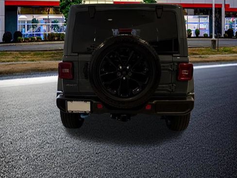 Used 2024 Jeep Wrangler Unlimited Sahara AWD/4WD image 7