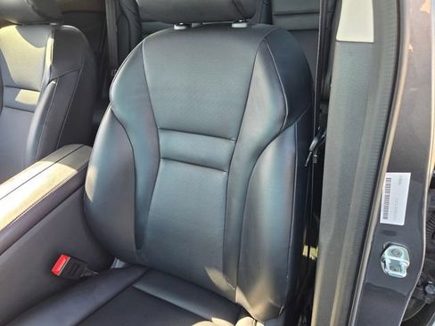 Used 2022 Nissan Rogue SV w/ SV Premium Package FWD image 15