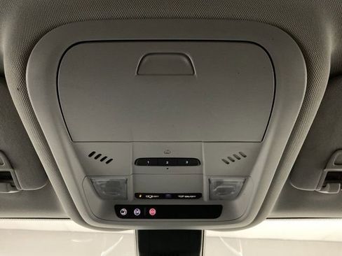 Used 2018 Chevrolet Equinox Premier image 19