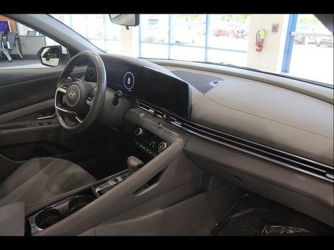 Used 2025 Hyundai Elantra SEL FWD image 24