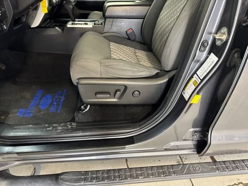 Used 2020 Toyota Tundra SR5 w/ SR5 Upgrade Package AWD/4WD image 33