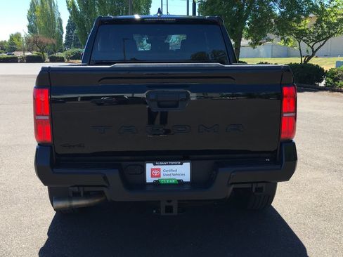 Used 2024 Toyota Tacoma TRD Sport AWD/4WD image 5