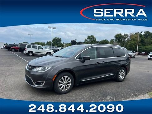 Used 2018 Chrysler Pacifica Touring-L Plus FWD image 1