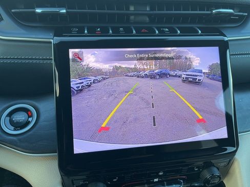 New 2025 Jeep Grand Cherokee Limited image 25