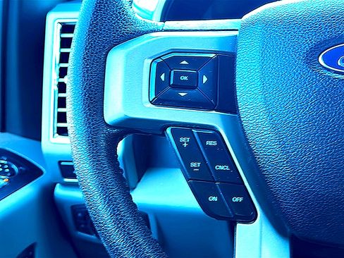 Used 2015 Ford F150 Lariat image 27