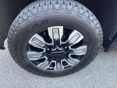Used 2024 GMC Sierra 2500 Denali w/ Denali Reserve Package AWD/4WD image 4