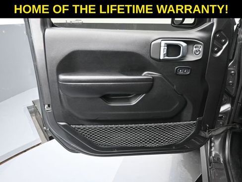 Used 2021 Jeep Gladiator Willys image 11