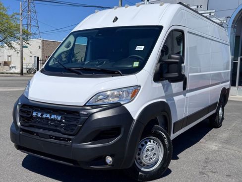 Used 2025 RAM ProMaster 2500 w/ Convenience Group FWD image 3
