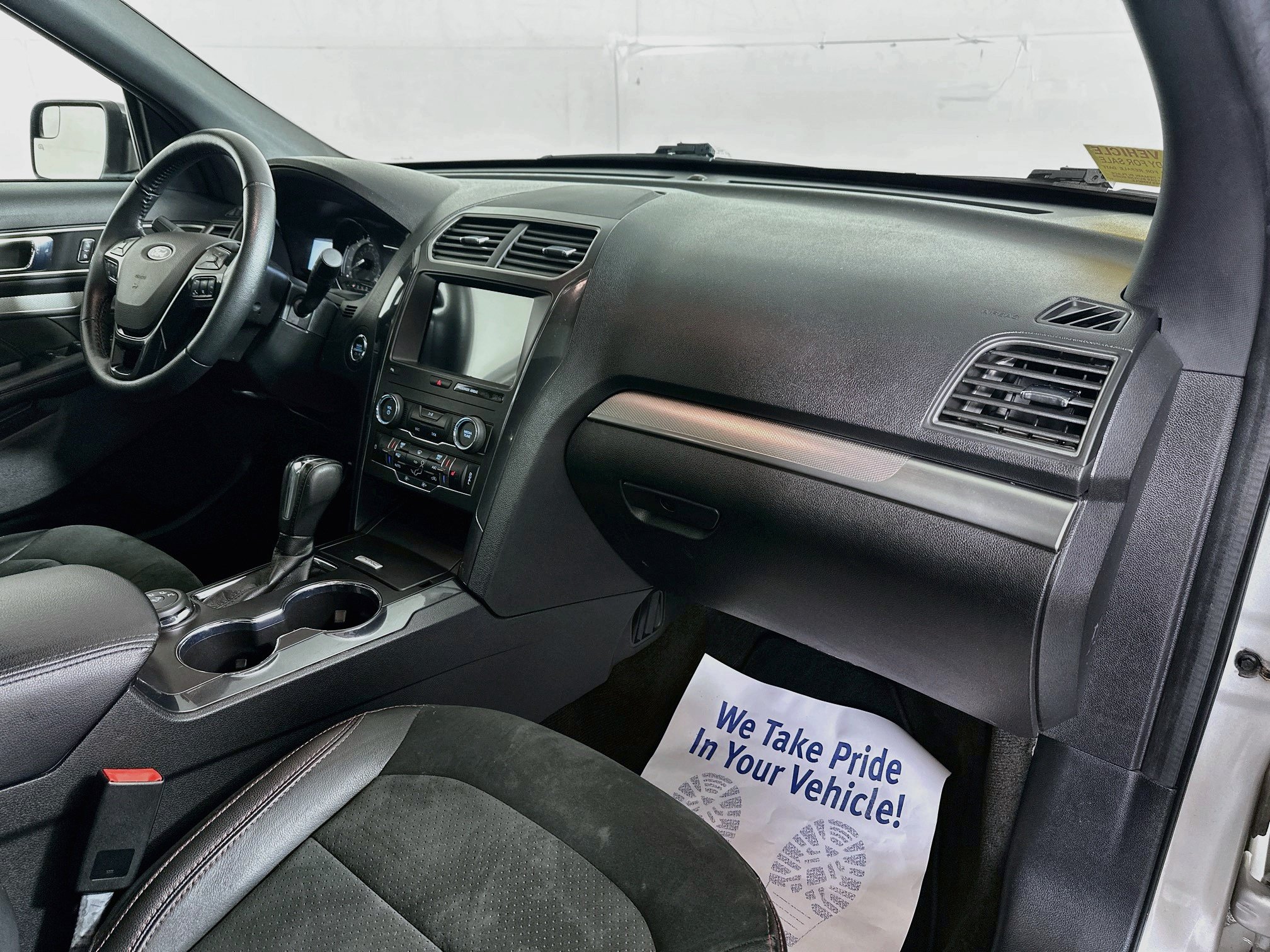 Used 2018 Ford Explorer XLT w/ XLT Appearance Package AWD/4WD image 29