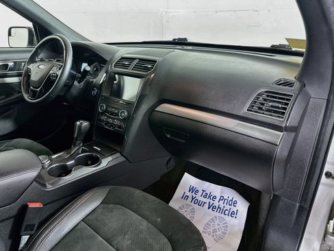 Used 2018 Ford Explorer XLT w/ XLT Appearance Package AWD/4WD image 29
